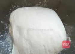 Illustration of how to make scallion pancakes 8