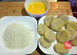 Illustration of how to make crispy potato and chicken cake 7