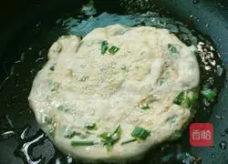 Illustration of how to make scallion pancakes 8