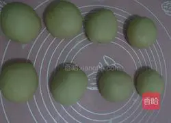 Illustration of how to make Tangshan specialty sesame cakes 9