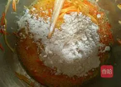 Illustration of how to make shredded potato egg pancake 5