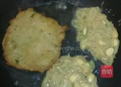 Illustration of how to make potato pancakes 3