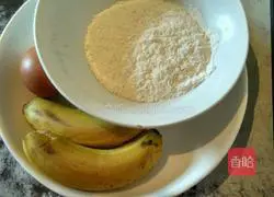Illustration of how to make banana egg pancake 1