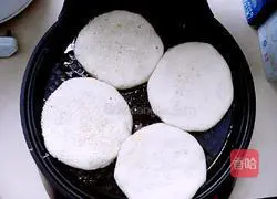 Illustration of how to make meat-shaobing cakes 8