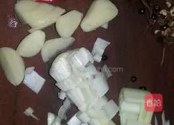 Illustration of how to make fried cabbage and marinated meat pancakes 1