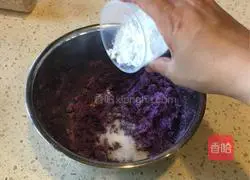 Illustration of how to make purple sweet potato and sesame cake 7