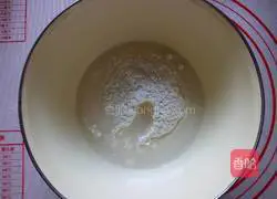 Illustration of how to make butter and scallion pancakes 3