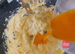 Illustration of how to make a crispy coconut cake 4