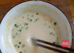 Illustration of how to make green onion and egg pancakes 4