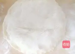 Illustration of how to make leek and egg pancakes 3