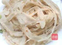 Illustration of how to make hand-caught green onion pancake 9