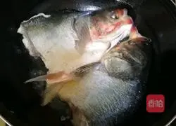 Illustration of how to make fish head cakes 3