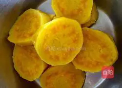 Illustration of how to make sweet potato pancakes 4