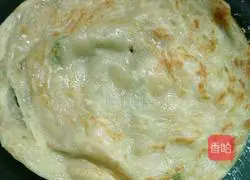 Illustration of how to make green onion hand cakes 5