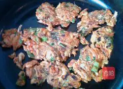 Illustration of how to make crispy shrimp cakes 3