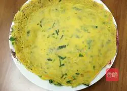 Illustration of how to make garlic, egg and cornmeal pancakes 5