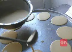 Illustration of how to make fried corn tortillas 2