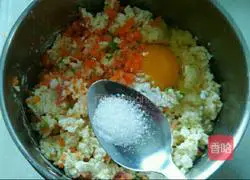 Illustration of how to make pan-fried carrot and tofu patties 8