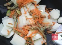 Illustration of how to make rice cakes with fish cakes and shrimp soup 5