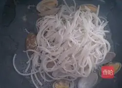 Illustration of how to make Italian seafood rice noodles (egg tofu cake, clam) 12