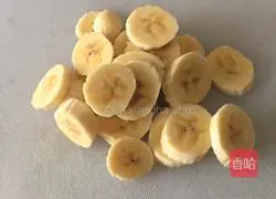 Illustration of how to make banana milk waffles 2