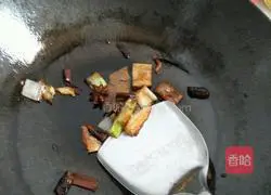 Illustration of how to make scallion, ham and ghee hand cakes 2