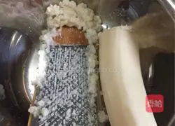 Illustration of how to make authentic lotus root cake 3