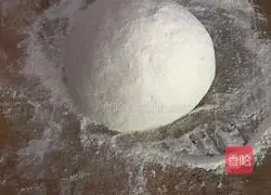 Illustration of how to make bacon and shallot thousand-layer pancake 2