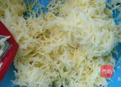 Illustration of how to make fried potato pancakes 2