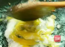 Illustration of how to make fried rice cakes with eggs 5