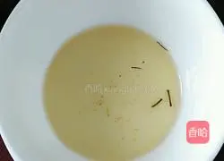 Illustration of how to make scallion hand-shredded pancakes 1