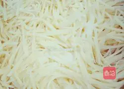 Illustration of how to make pan-fried potato pancakes 4