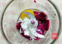Illustration of how to make dragon fruit egg cake 3