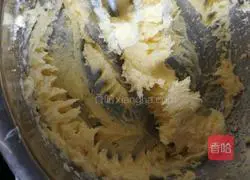 Illustration of how to make finger-shaped meringue cookies 2