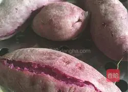 Illustration of homemade pumpkin and purple sweet potato cakes 1