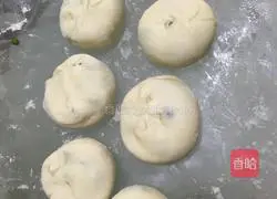 Illustration of how to make scallion pancakes 7