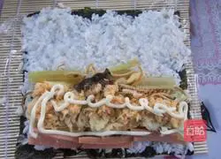 Illustration of how to make vegetable sushi rolled in milk 2