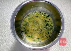 Illustration of how to make Chinese toon egg cake 5