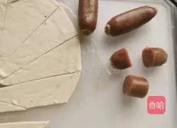 Illustration of how to make hand-made sausage cakes 3