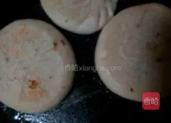 Illustration of how to make fennel and shrimp pie 14