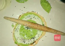 Illustration of how to make taro, meat and scallion pancakes 3