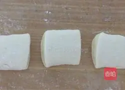 Illustration of how to make yeast meat pie 4