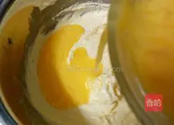 Red Velvet Banana Pound Cake Recipe Illustration 3