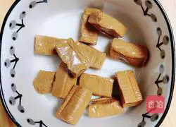 Soft Toffee Custard Cake Recipe Illustration 5