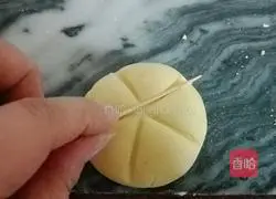 Illustration of how to make small pumpkin cake 5