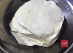 Steamed pancakes filled with shredded pork Practice illustration 11