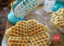 Illustration of how to make waffles 6