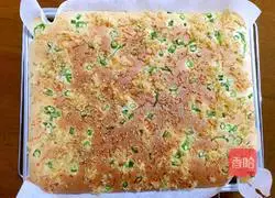 Illustration of how to make meat floss and green onion cake rolls 15