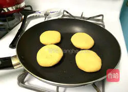 Golden Pancake Recipe Illustration 10