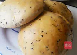 Illustration of making black sesame and rose sauce sesame cakes 16